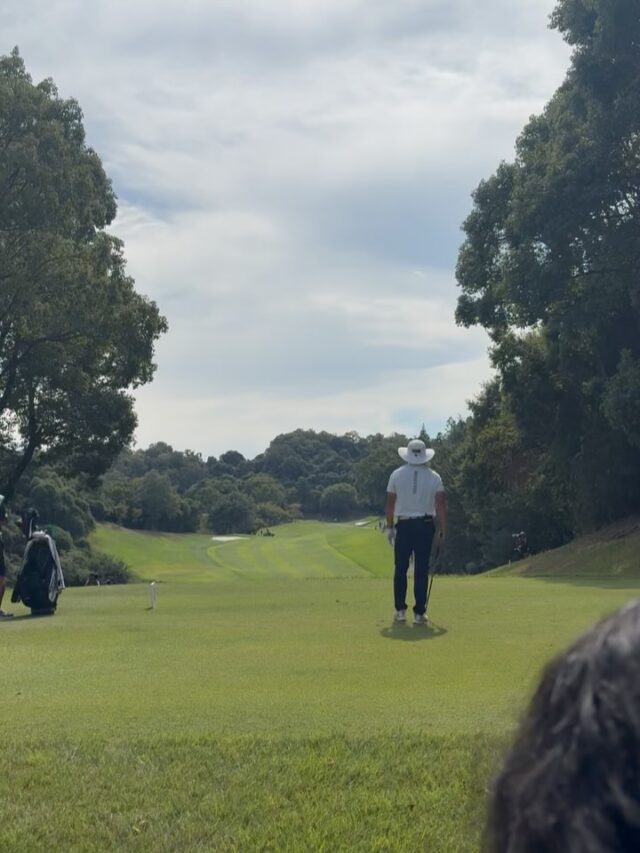 先日、「Panasonic Open」の最終日を観に
泉ヶ丘カントリークラブへ足を運びました🏌️‍♀️

当たり前かもしれませんが、
どの選手もスイングのキレとしなりが半端ないなと感じました✨

また生で観ていると、それぞれ自分のクセや特徴を理解してマネジメントしているのがとてもわかりました🫡

今大会は勝俣 陵 プロがツアー初優勝を飾りました！
おめでとうございます🎉

「ゴルフ上手くなりたい！！！」と強く思いました🙋‍♂️

1枚目... 勝俣 陵 プロ
2枚目...蟬川 泰果 プロ
3枚目...堀川 未来夢 プロ

#シミュレーションゴルフ
#室内ゴルフ
#DUNLOP
#SDR
#フィットネス
#LEGO
#岸和田
#貝塚
#LEt's GOlf